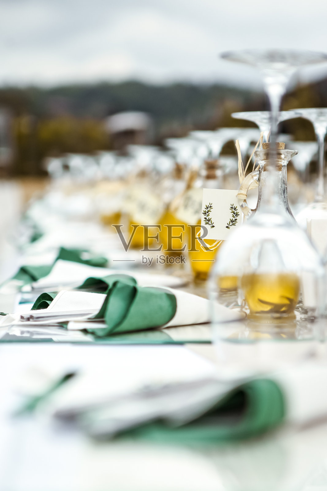 橄榄油菜单与婚宴照片摄影图片