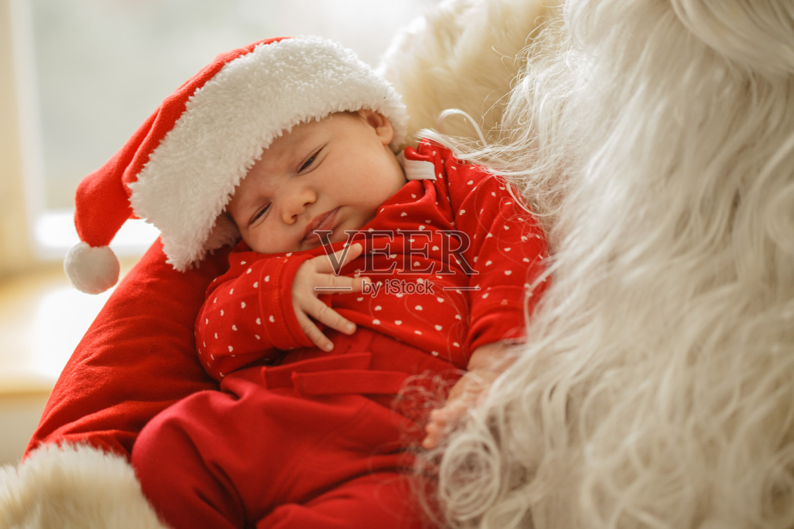 婴儿圣诞老人照片摄影图片