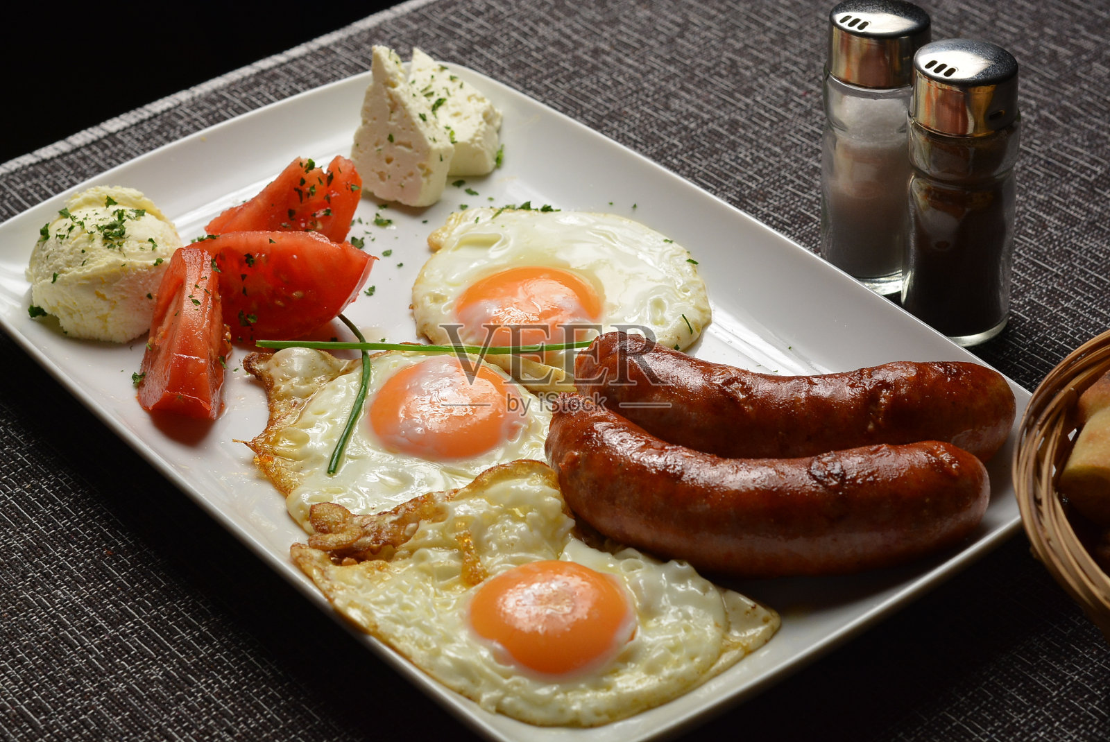 早餐鸡蛋和香肠照片摄影图片