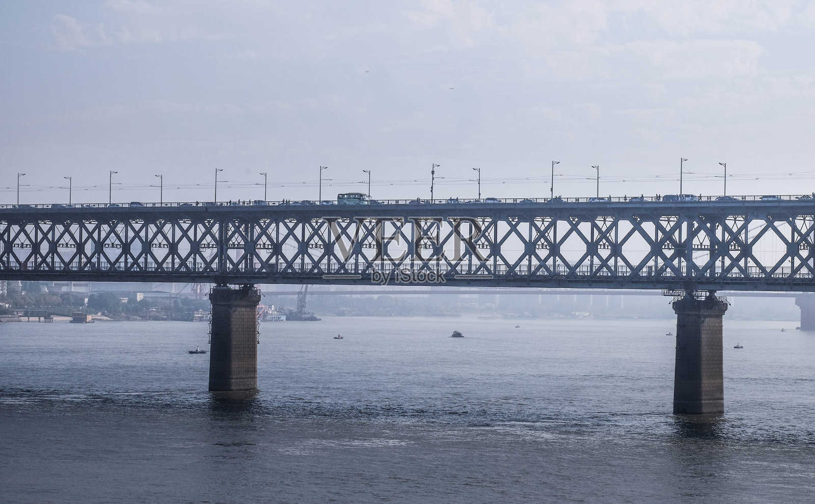 武汉长江大桥，中国湖北省照片摄影图片