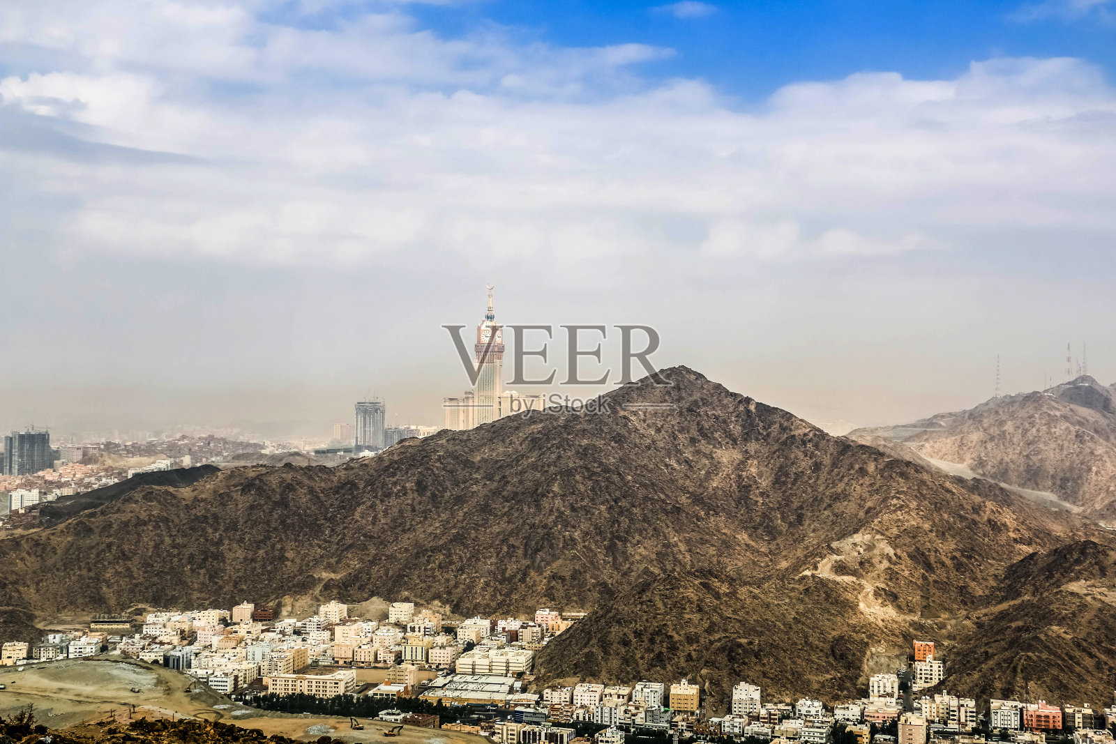 麦加的神圣和钟楼，麦加塔从山上看，沙特阿拉伯照片摄影图片