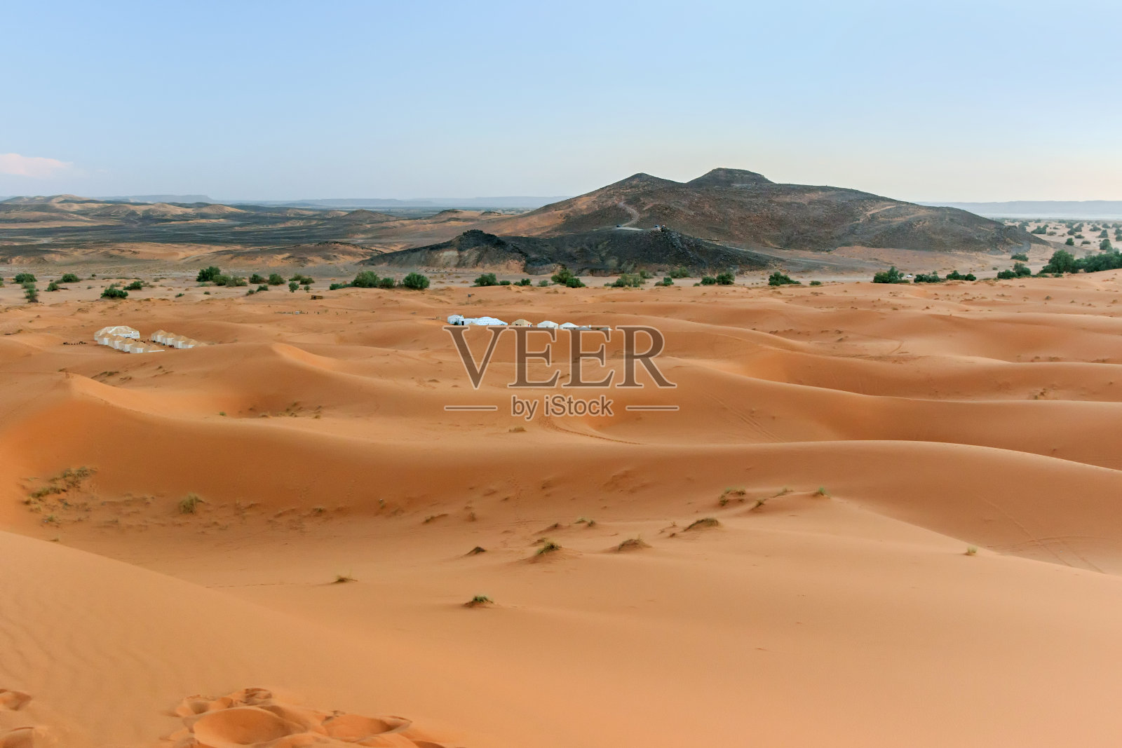 撒哈拉沙漠的小山丘照片摄影图片