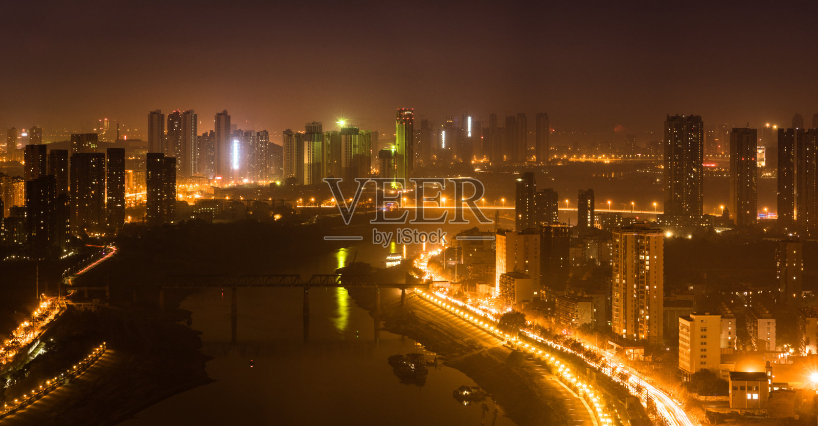 航拍武汉汉口至汉阳地区汉江夜景照片摄影图片