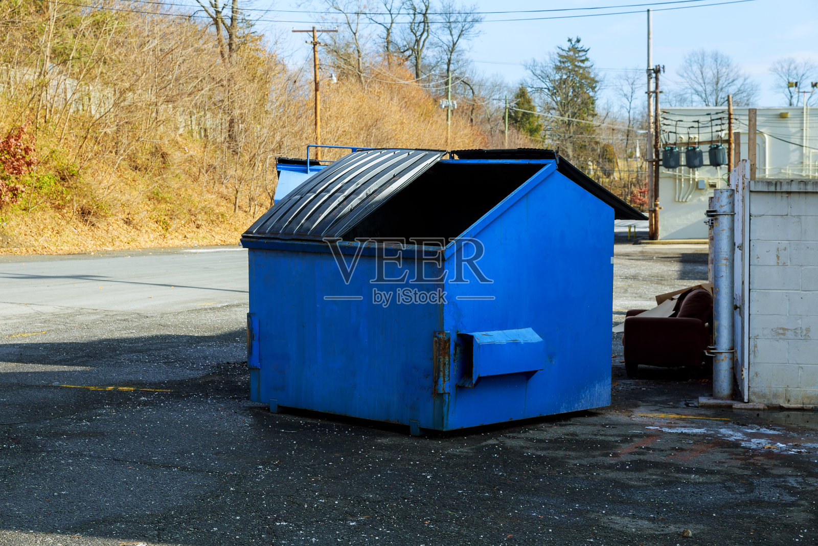 可循环回收的垃圾桶照片摄影图片