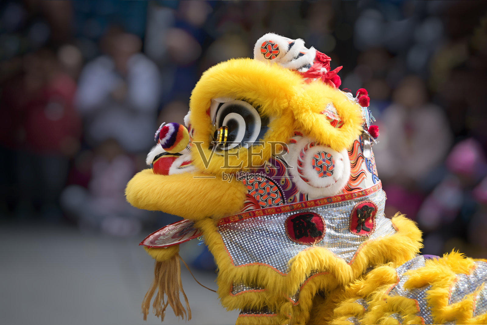 中国舞狮服装的特写照片摄影图片