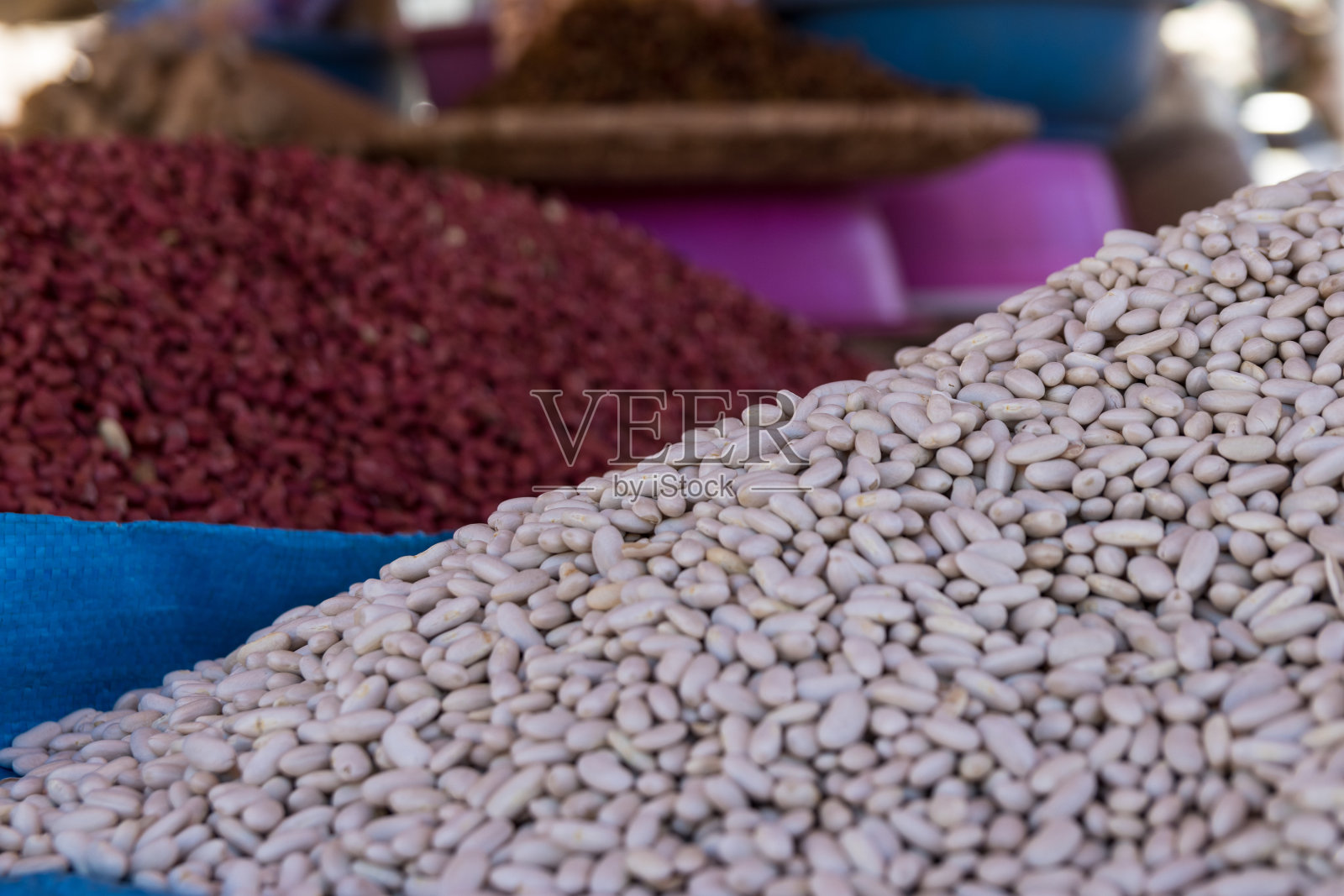 白豆和红豆背景，摩洛哥街头市场照片摄影图片