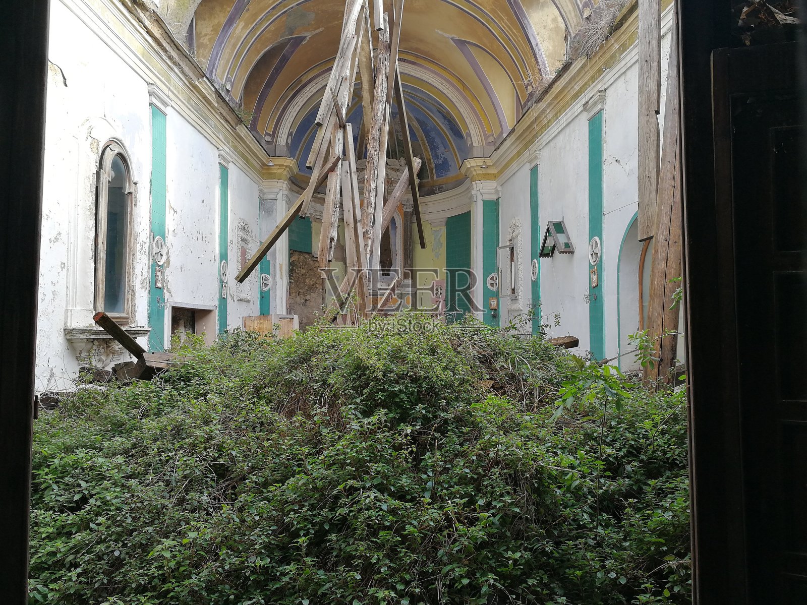 孟tesarchio -残破的无玷圣婴教会照片摄影图片