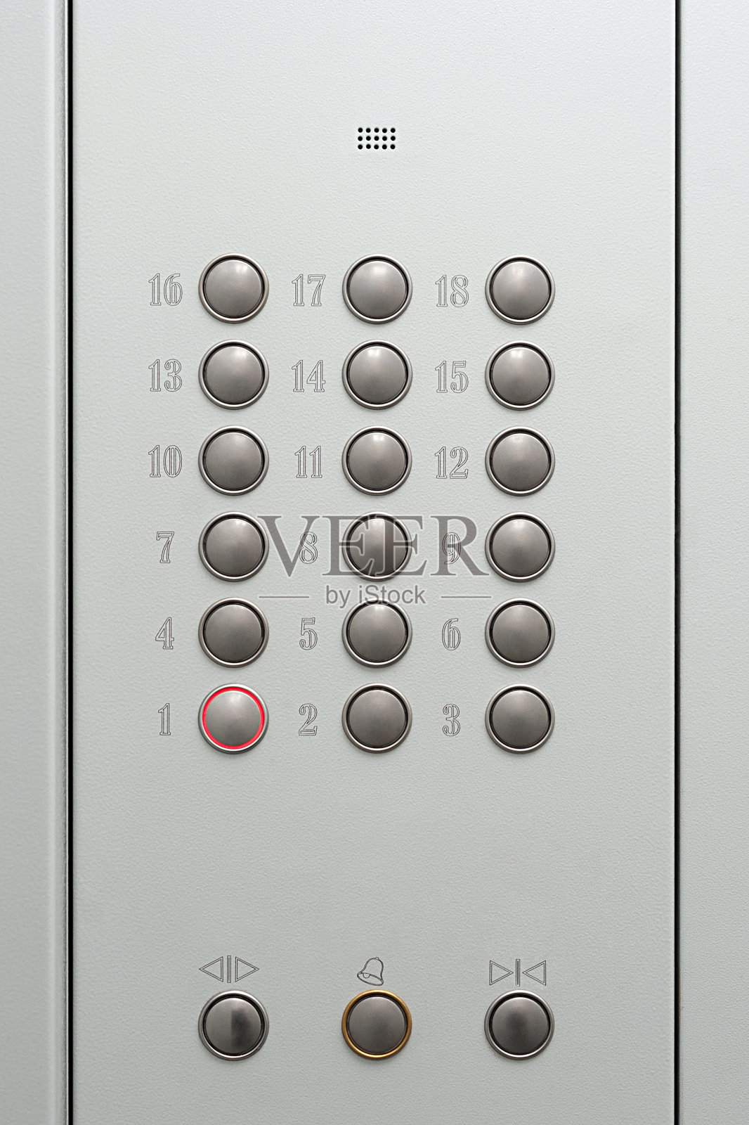 在一楼按电梯里的按钮照片摄影图片