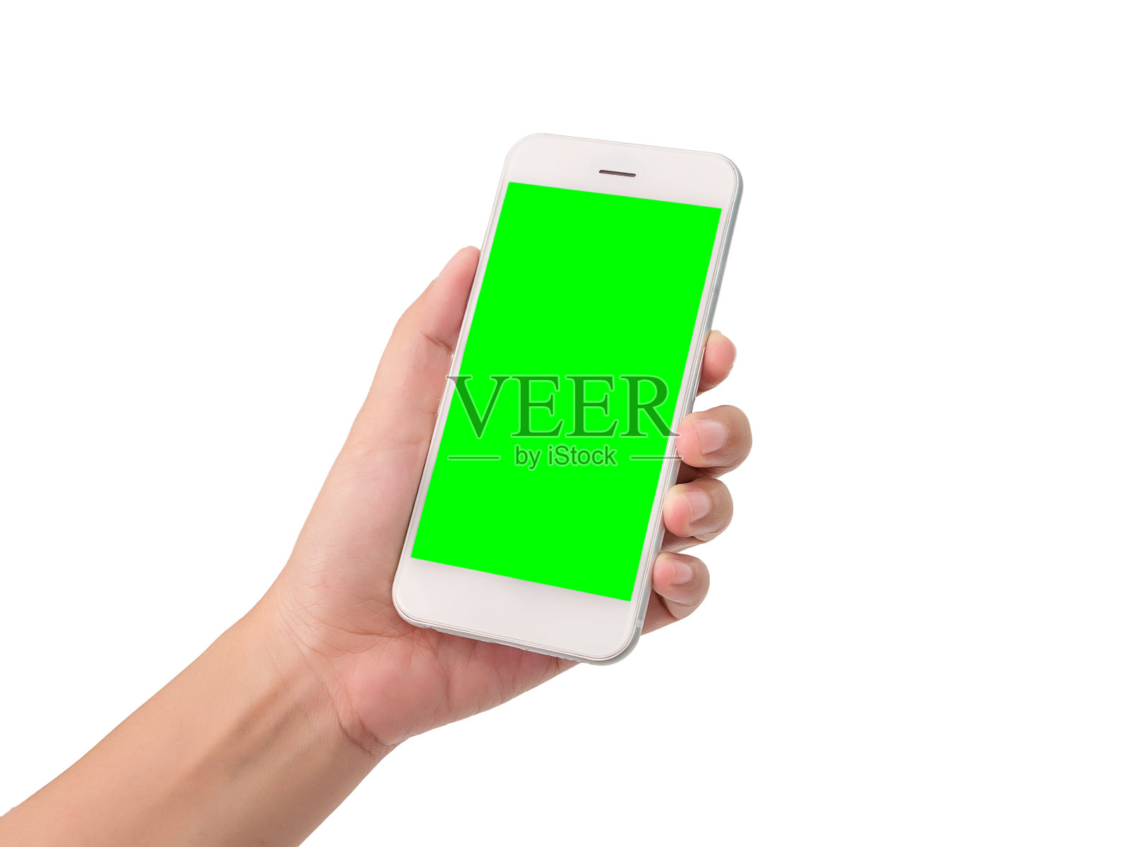 女人手拿着一个现代手机与空白的绿色屏幕隔离在白色背景与剪切路径。空白的绿色屏幕放你自己的信息照片摄影图片