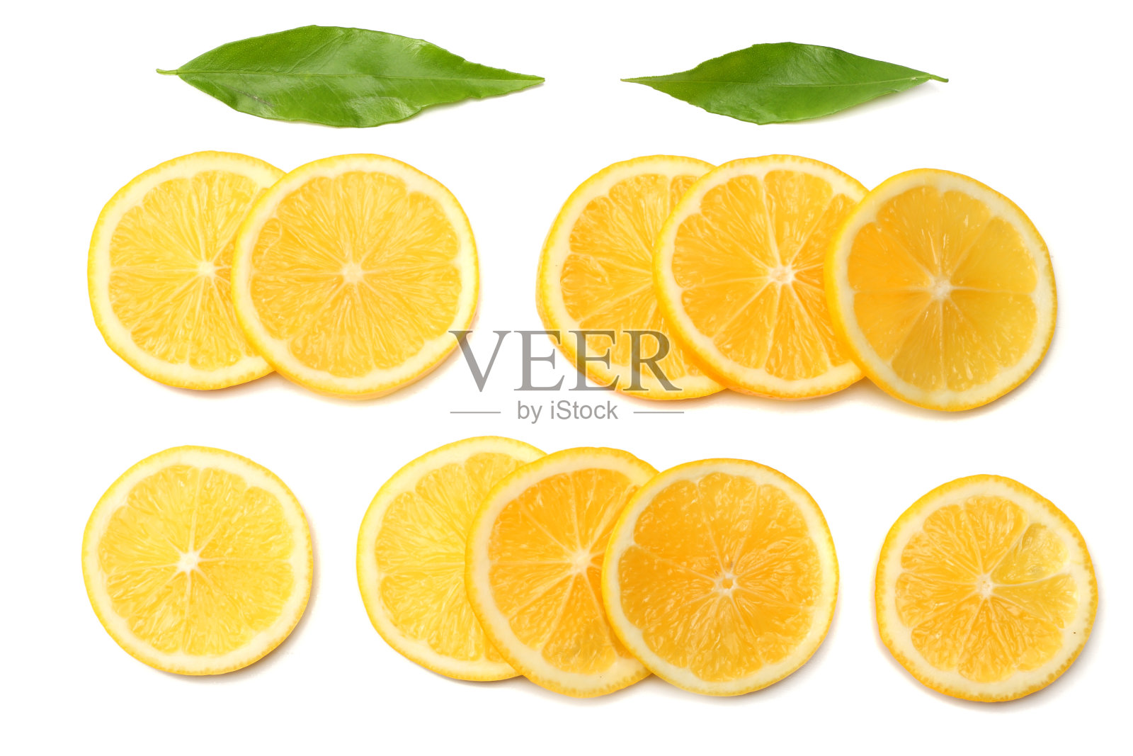 健康食品。切片柠檬与绿叶孤立在白色背景俯视图照片摄影图片