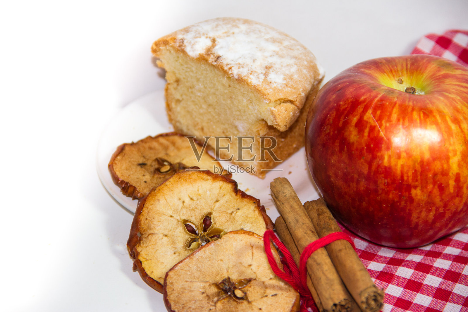 制作红苹果蛋糕和肉桂的配料照片摄影图片