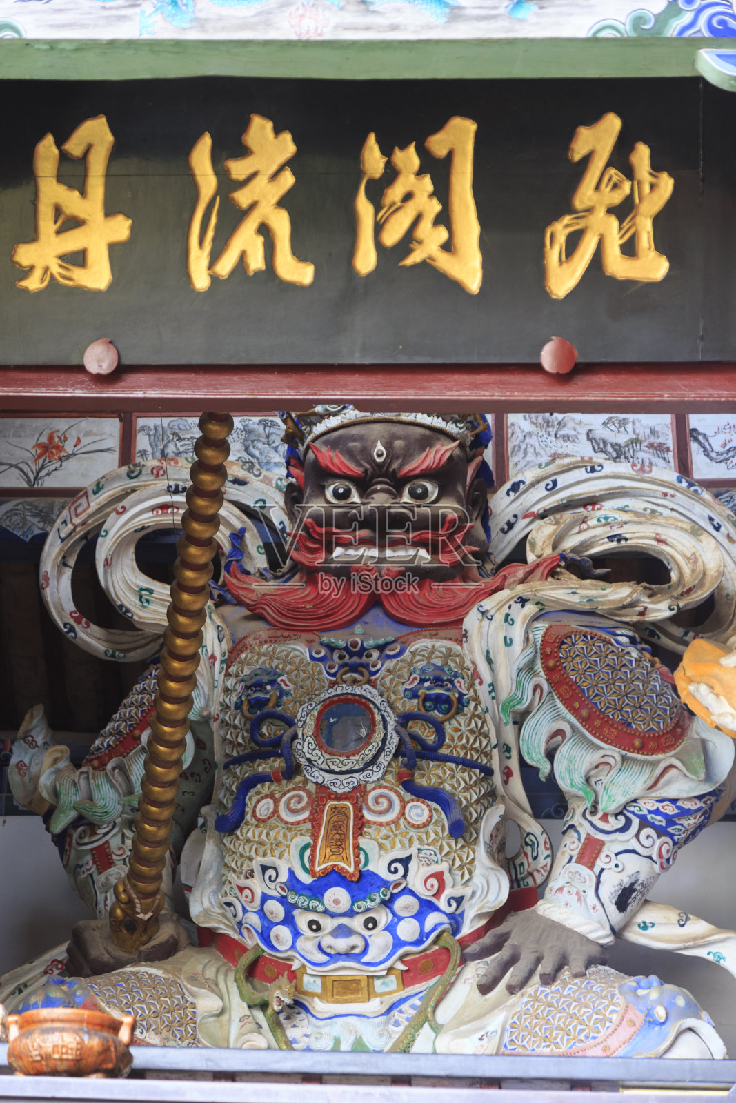 中国昆明的龙门和寺庙照片摄影图片