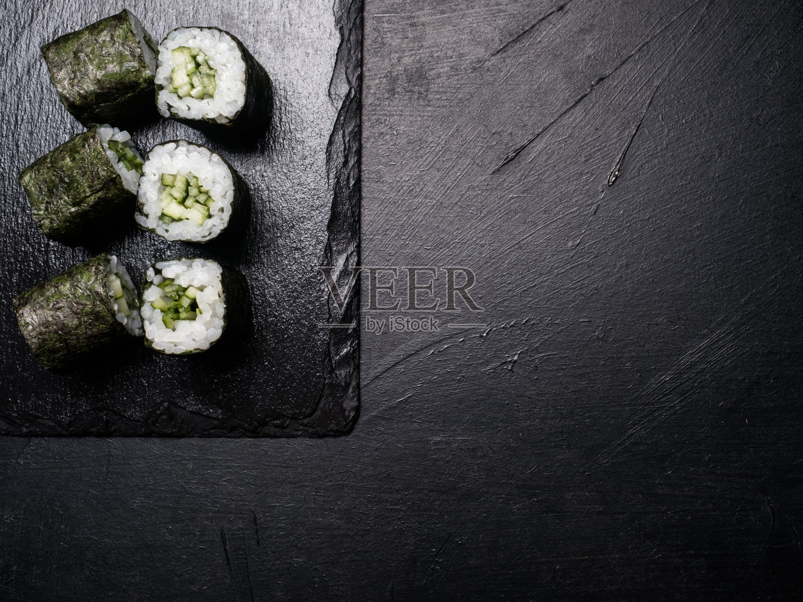 寿司三文鱼卷美食摄影创意照片摄影图片