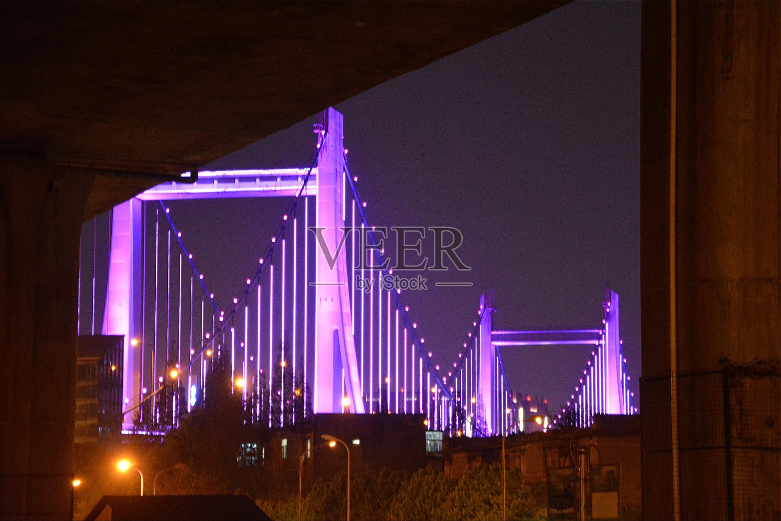 浙江省宁波市青峰吊桥夜景照片摄影图片