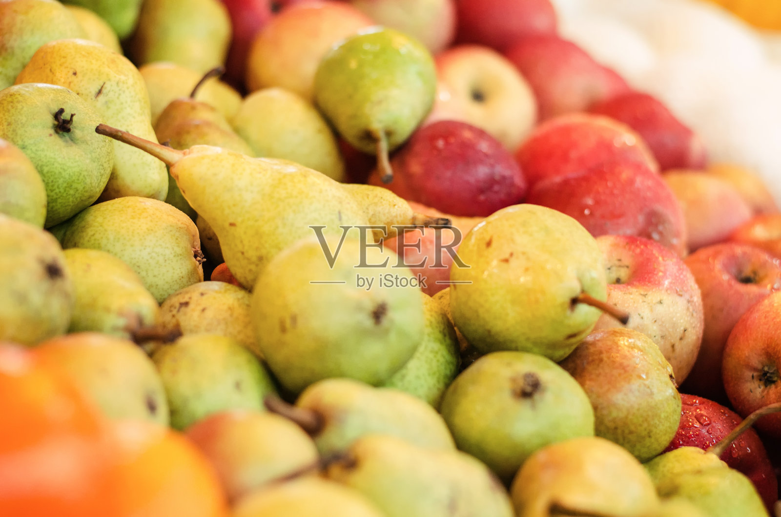 各种新鲜生水果的背景展示在市场摊位照片摄影图片
