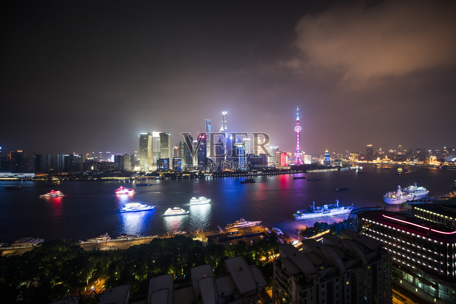 夜晚的上海天际线照片摄影图片