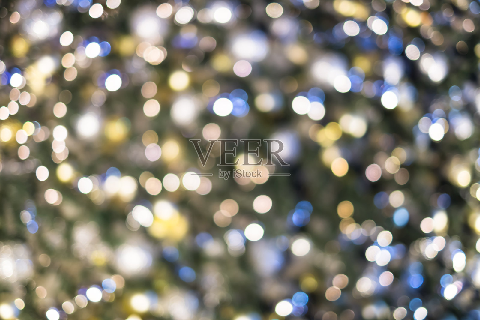 来自一棵散景圣诞树，以闪闪发光的圣诞喜庆为背景。照片摄影图片