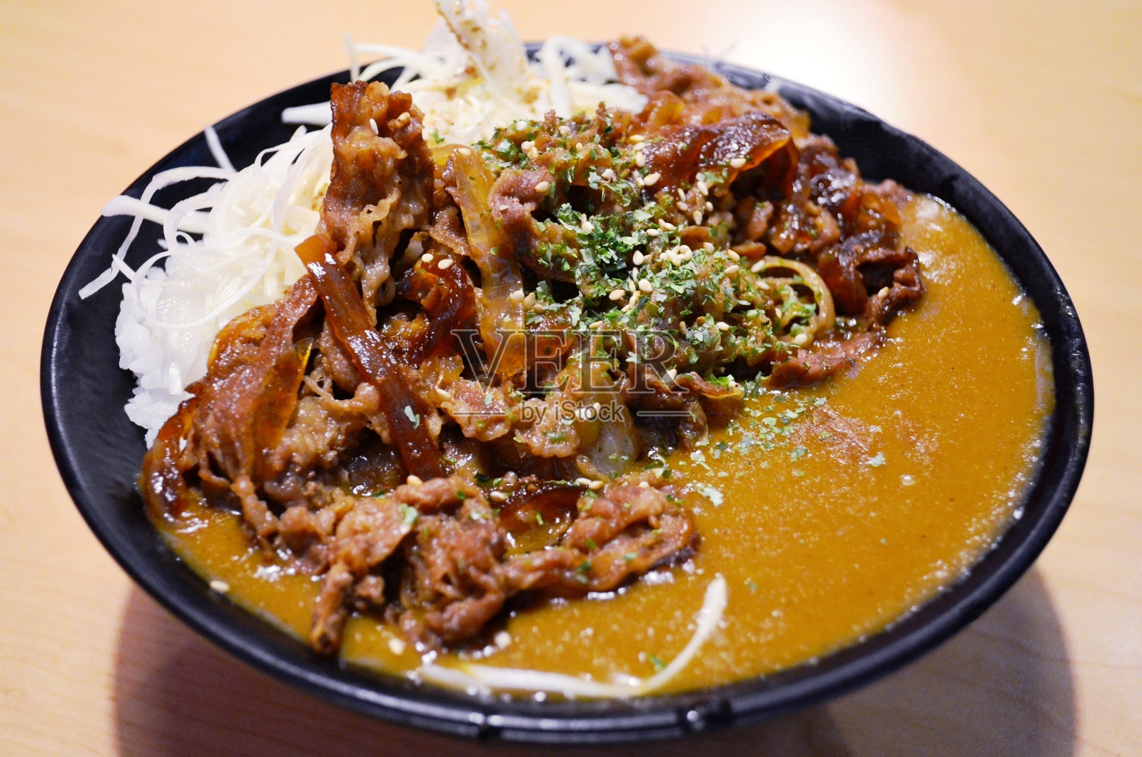 咖喱牛肉饭照片摄影图片