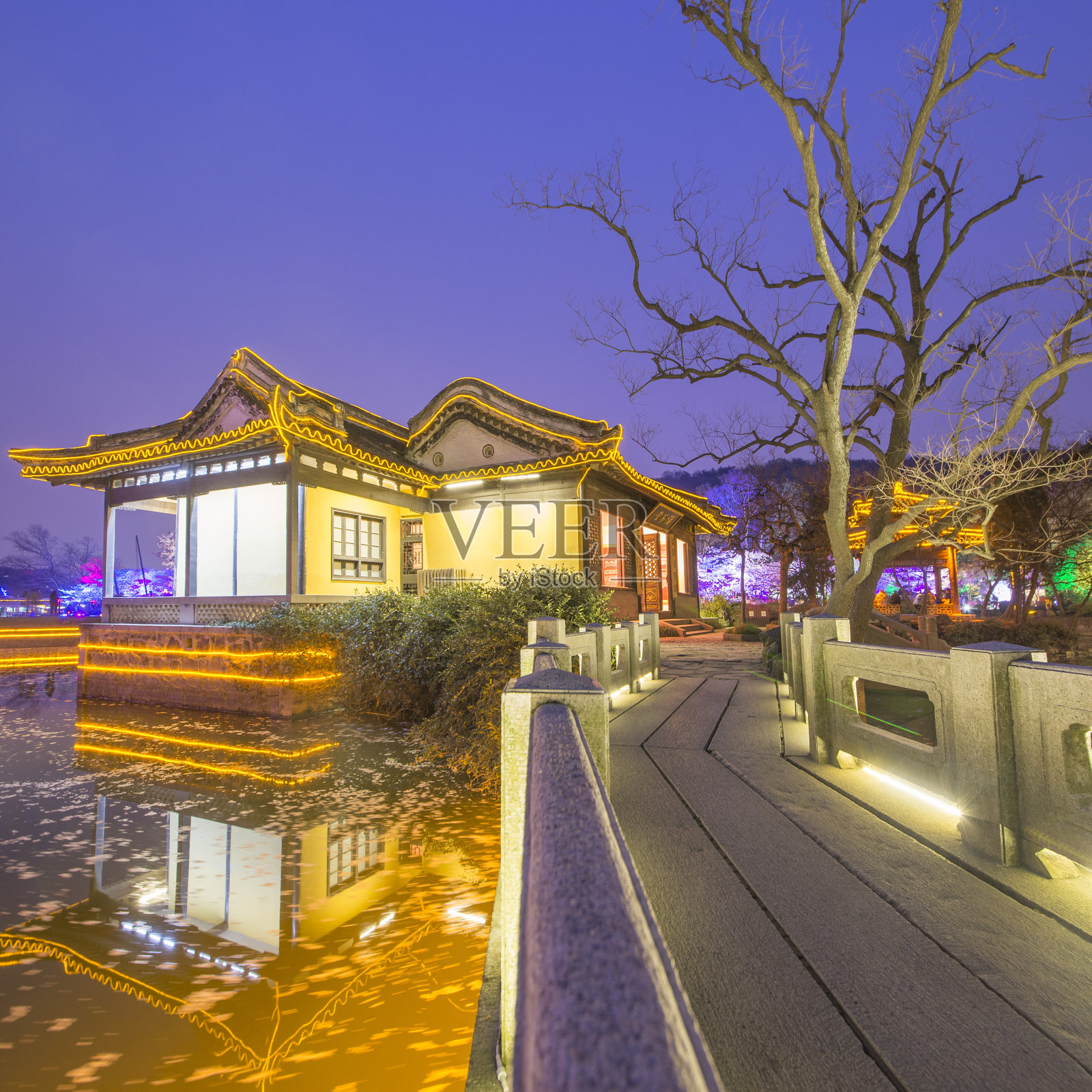 中国无锡古建筑湖夜照片摄影图片