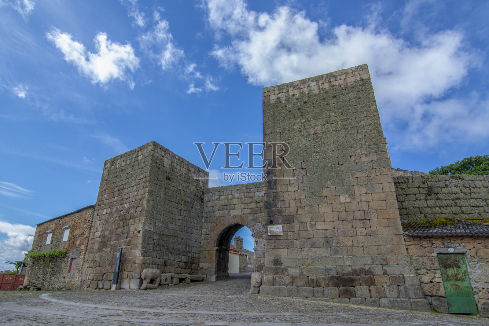 古尔达地区的历史村落门多堡的城墙。葡萄牙。照片摄影图片