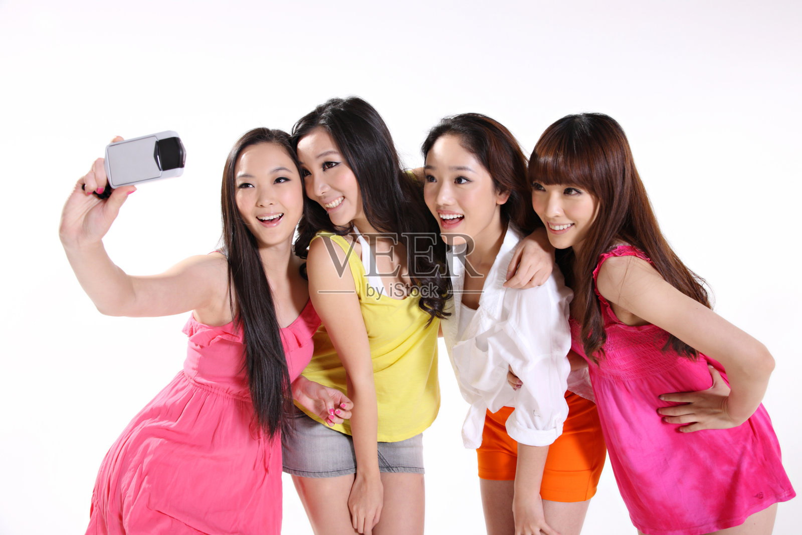 四个青年女人拍照照片摄影图片