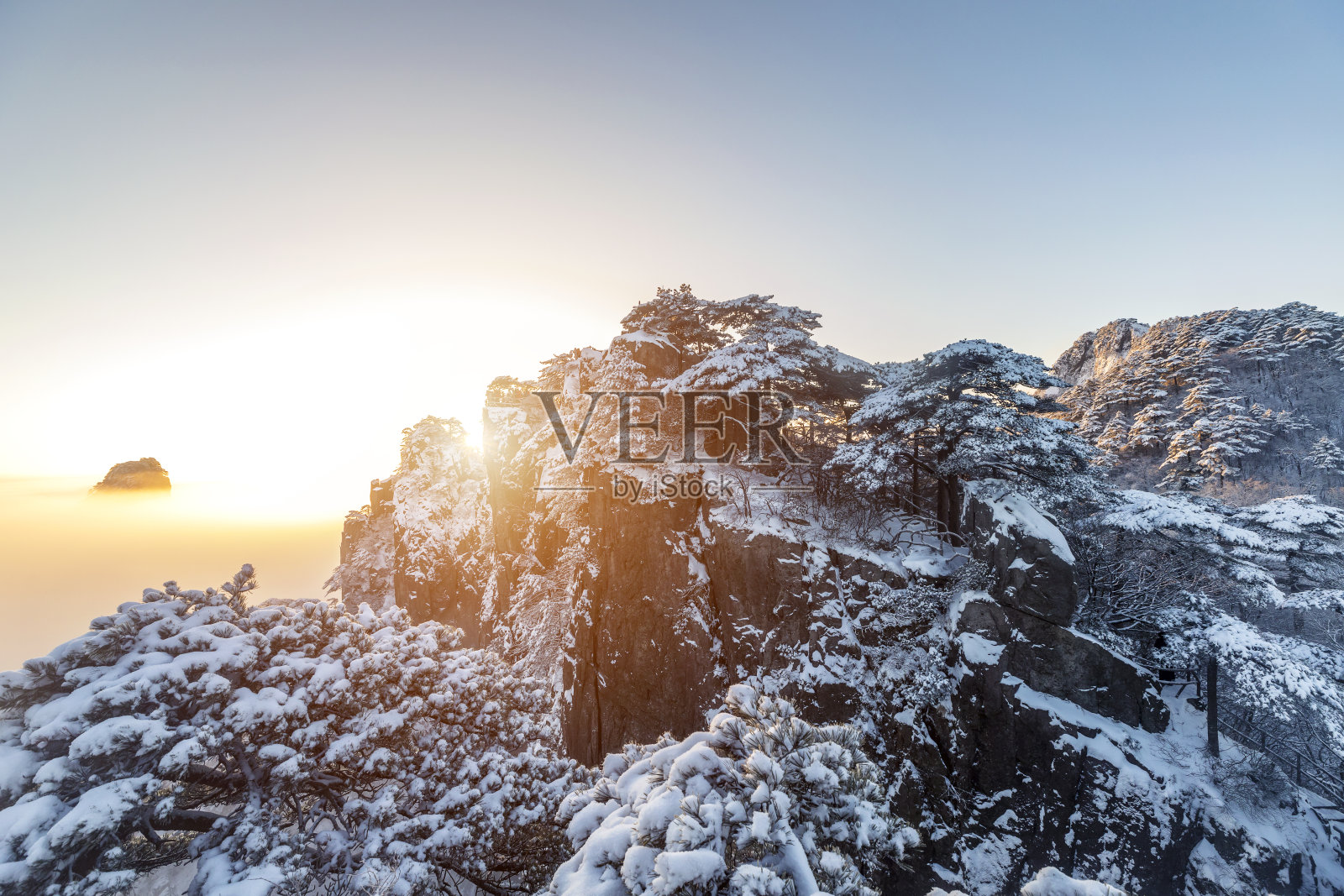 黄山国家公园冬季日出景观照片摄影图片