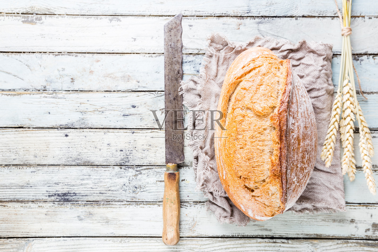 新鲜烤面包照片摄影图片