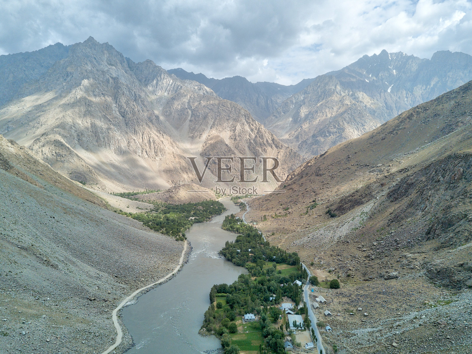 2018年8月在塔吉克斯坦拍摄的瓦罕走廊帕米尔公路照片摄影图片
