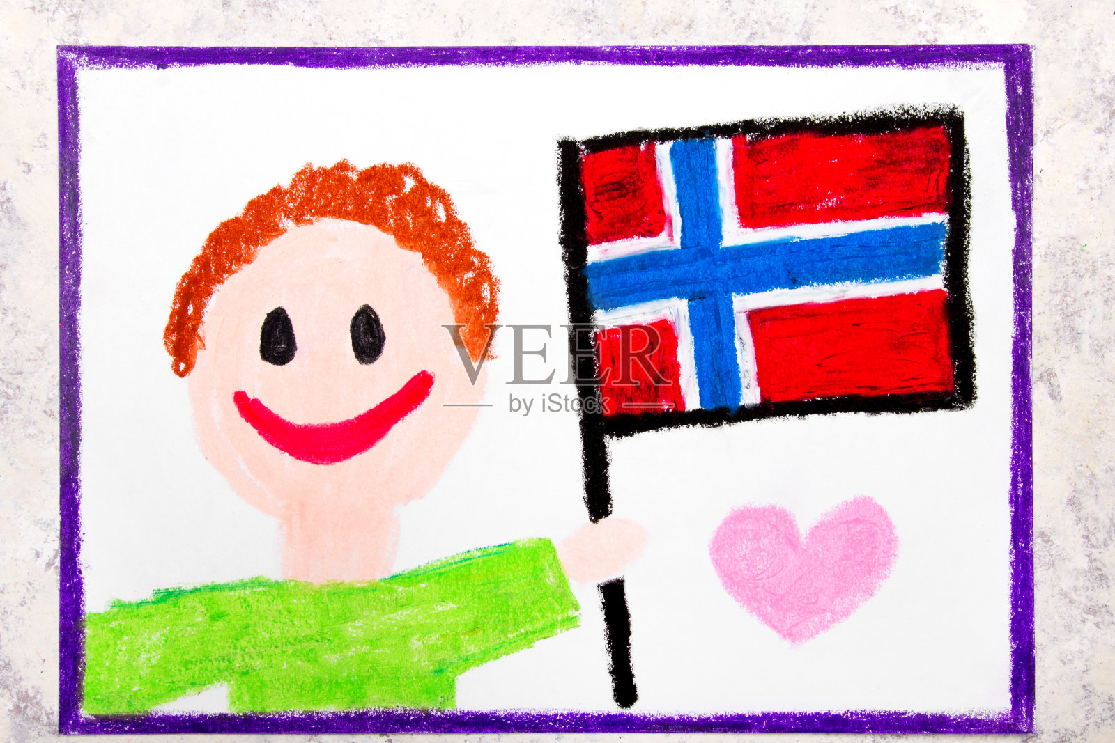 彩色图画:快乐的人举着冰岛国旗。冰岛国旗和微笑的男孩照片摄影图片