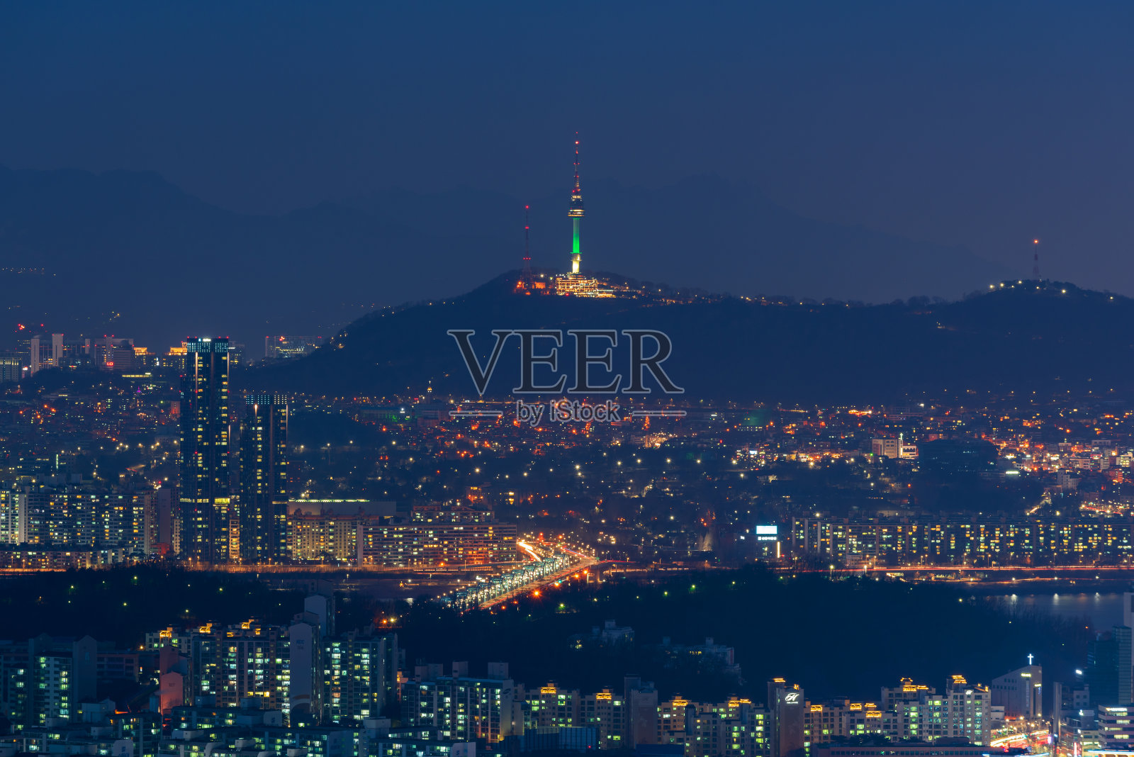 首尔夜景，韩国。照片摄影图片