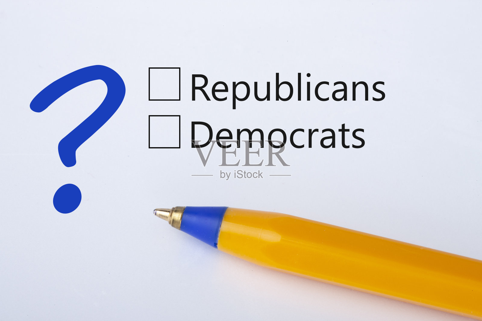 共和党或民主党-在白纸上用黄笔打勾。检查表的概念。照片摄影图片