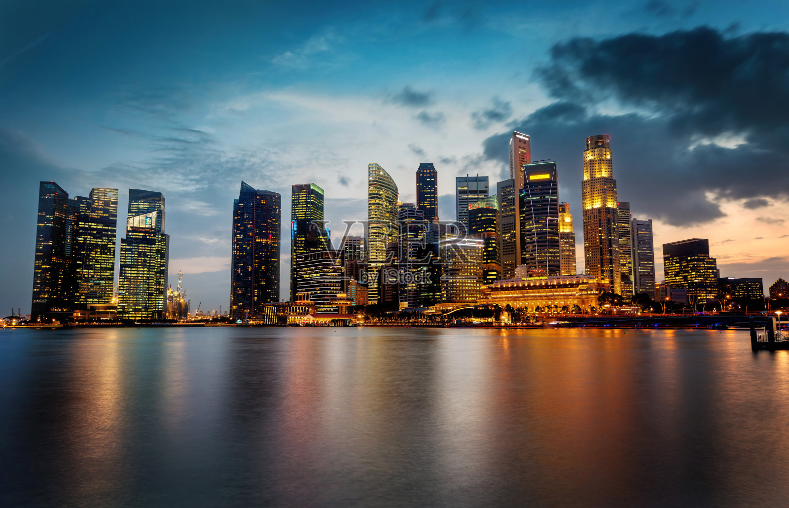 夜晚的新加坡天际线照片摄影图片
