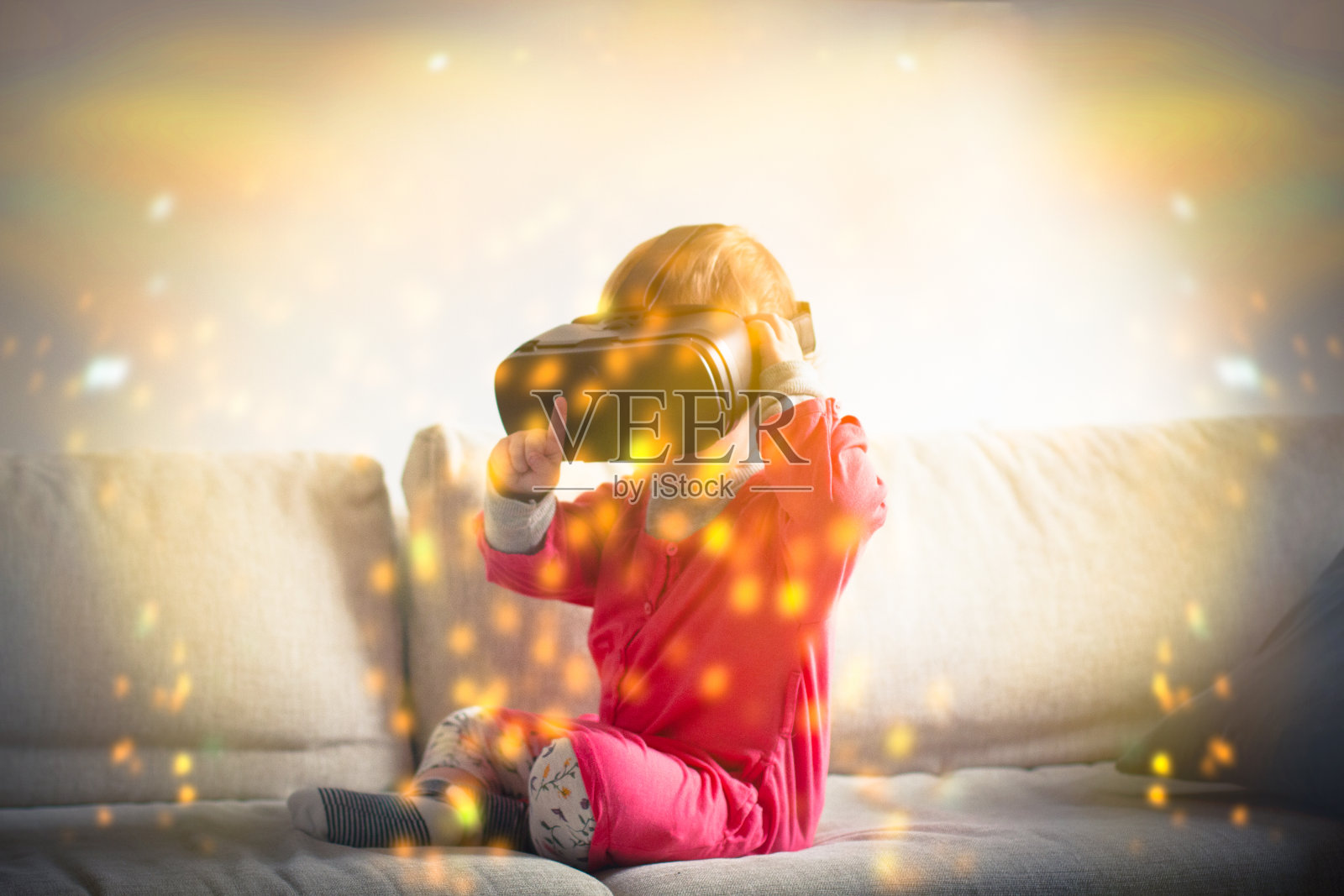 幼儿使用虚拟现实照片摄影图片