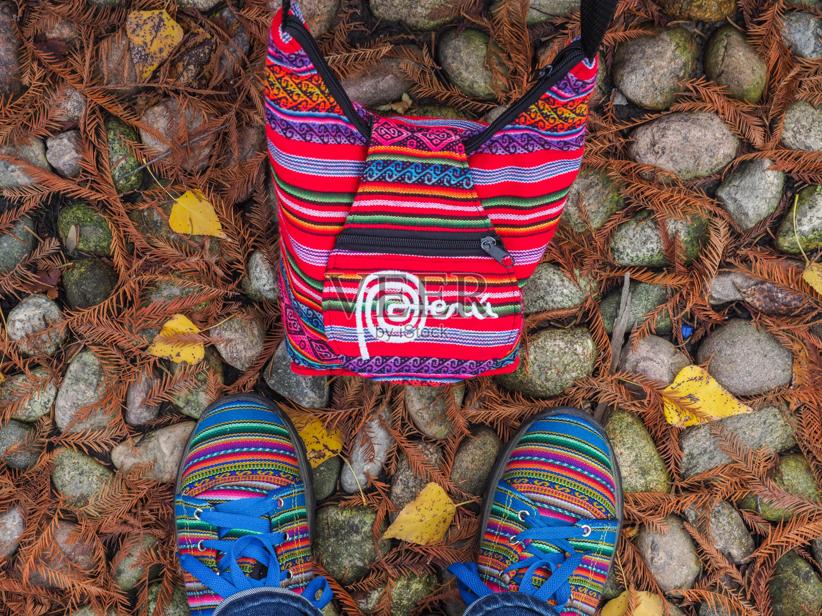 秘鲁,五颜六色的鞋子照片摄影图片