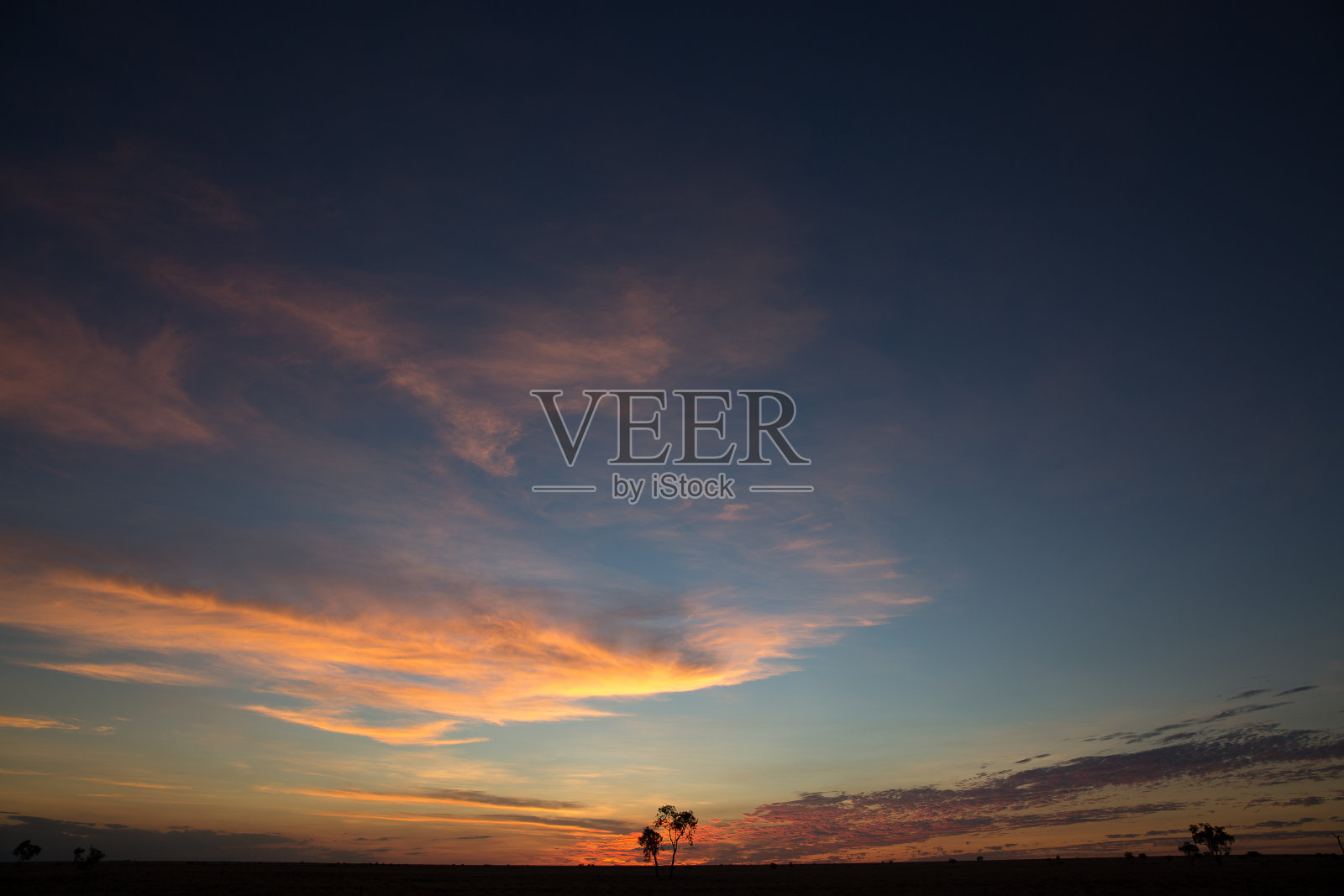 日落景观在澳大利亚昆士兰州西部内陆照片摄影图片