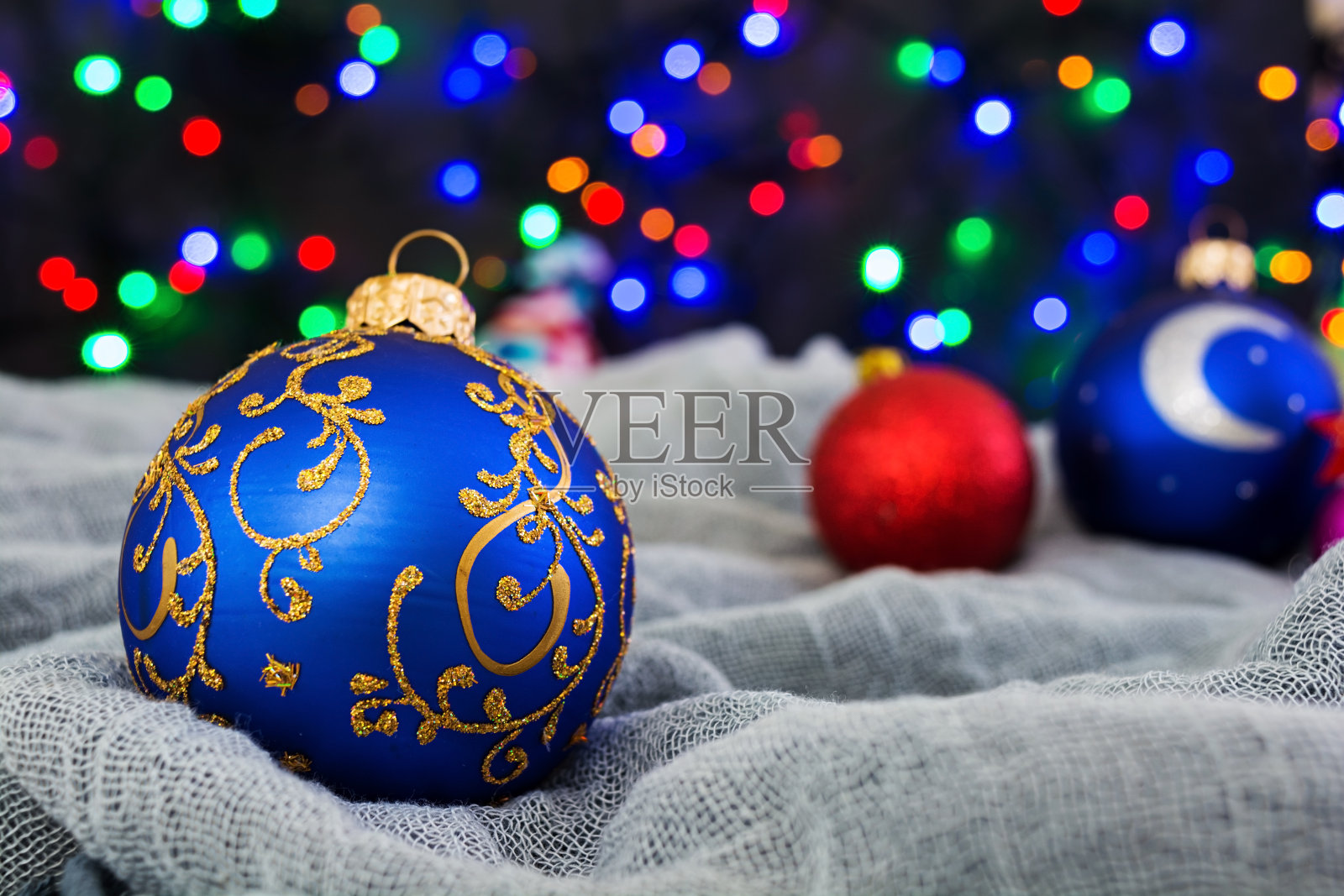 圣诞背景球和花环照片摄影图片