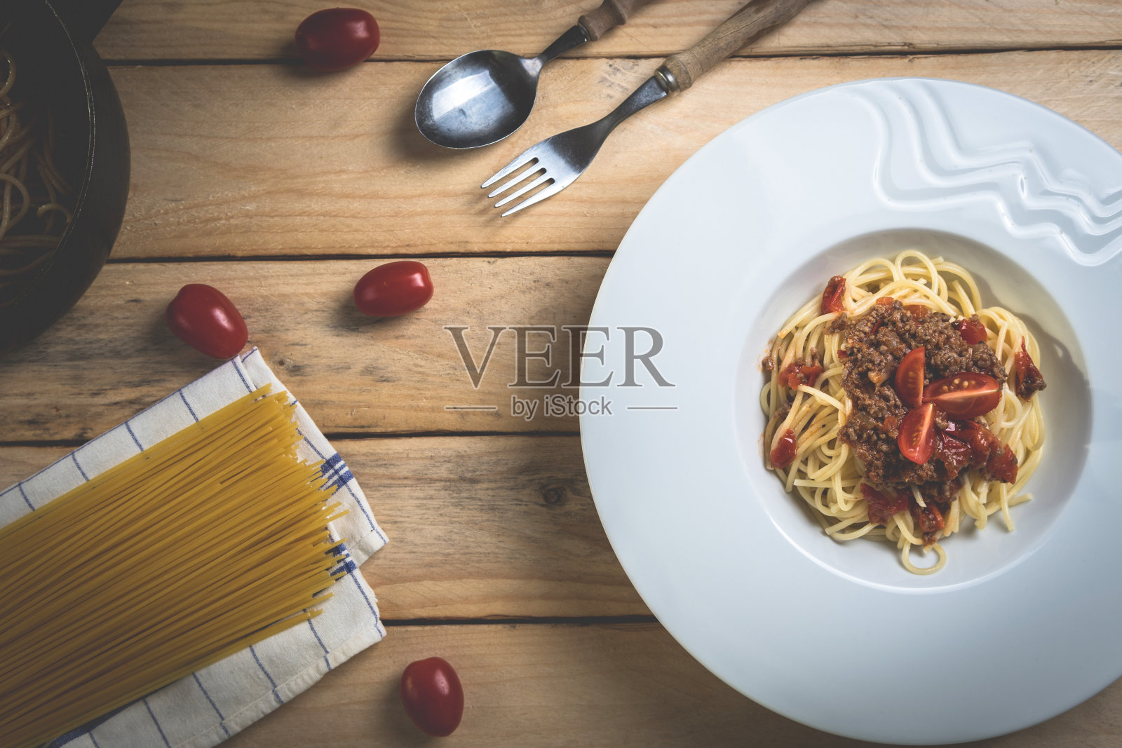 意大利意大利番茄牛肉面照片摄影图片