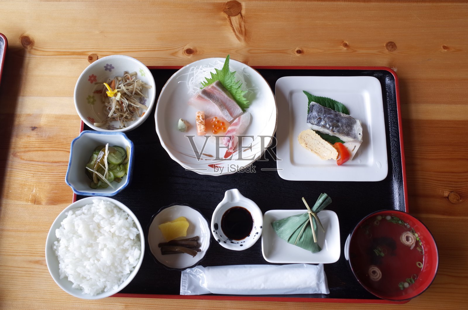 日本和食，午餐套装，御食，生鱼片照片摄影图片