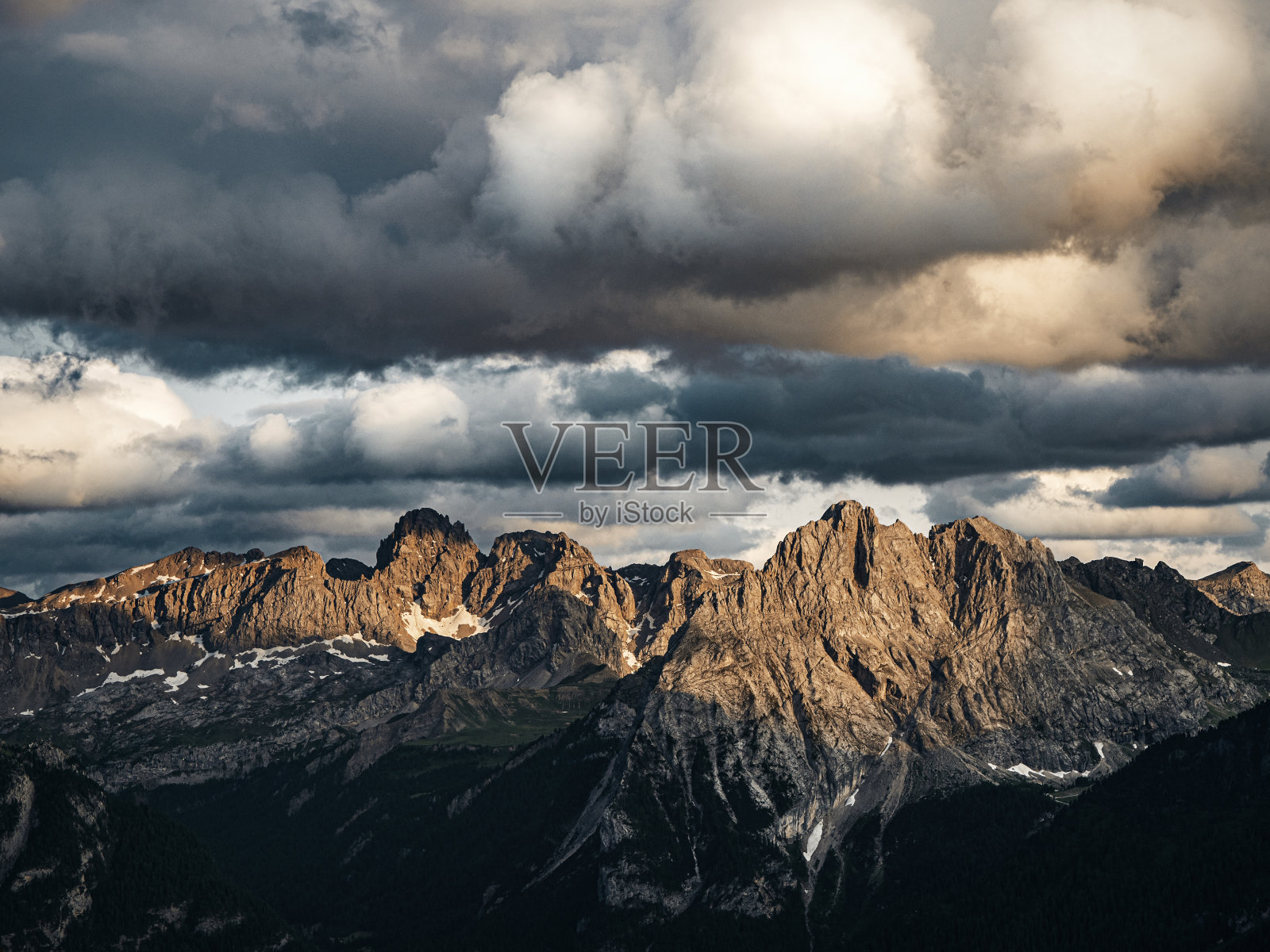 意大利日落时的白云石山脉照片摄影图片