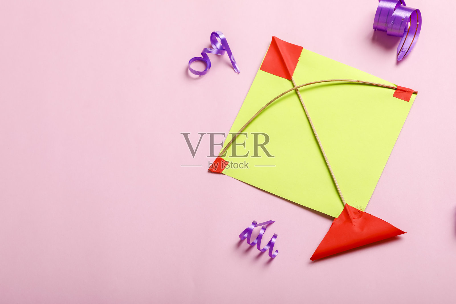 彩色的纸风筝和线，马卡尔桑格拉提节日的概念。照片摄影图片