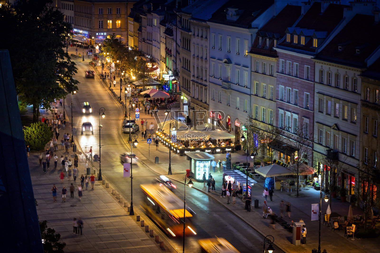 波兰假期-克拉科夫斯基Przedmieście街晚上，华沙照片摄影图片