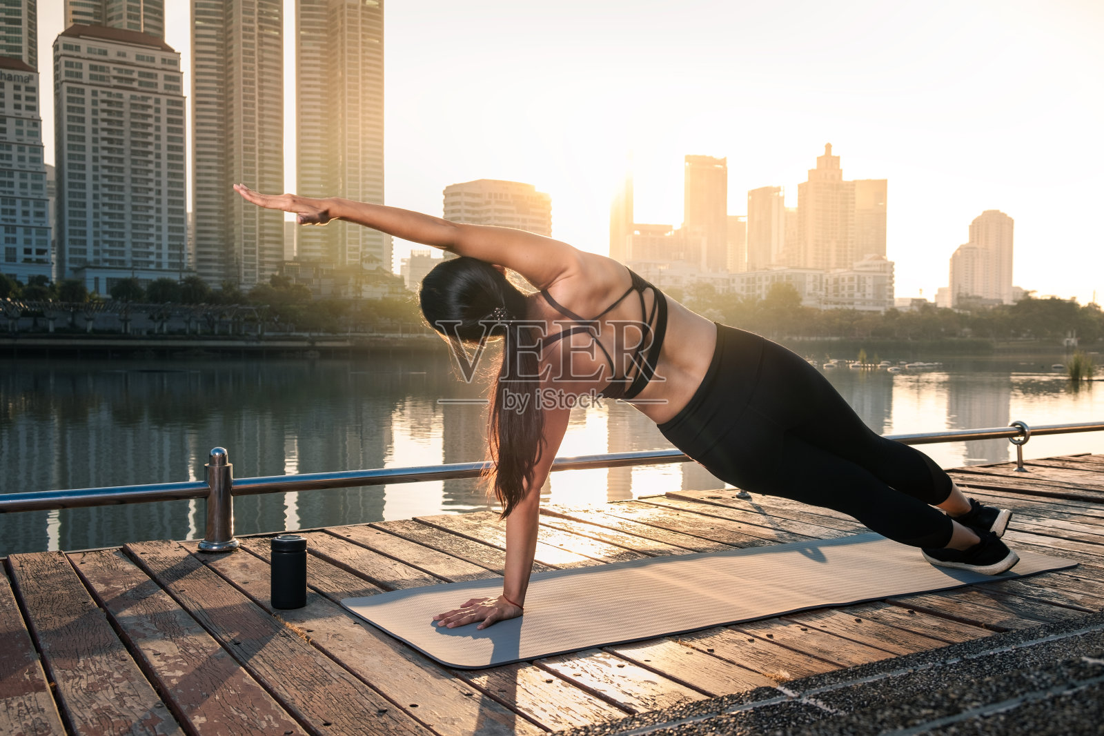 2020新款欧美健身瑜伽运动内衣女 花蕾镂空美背跑步防震运动文胸-阿里巴巴