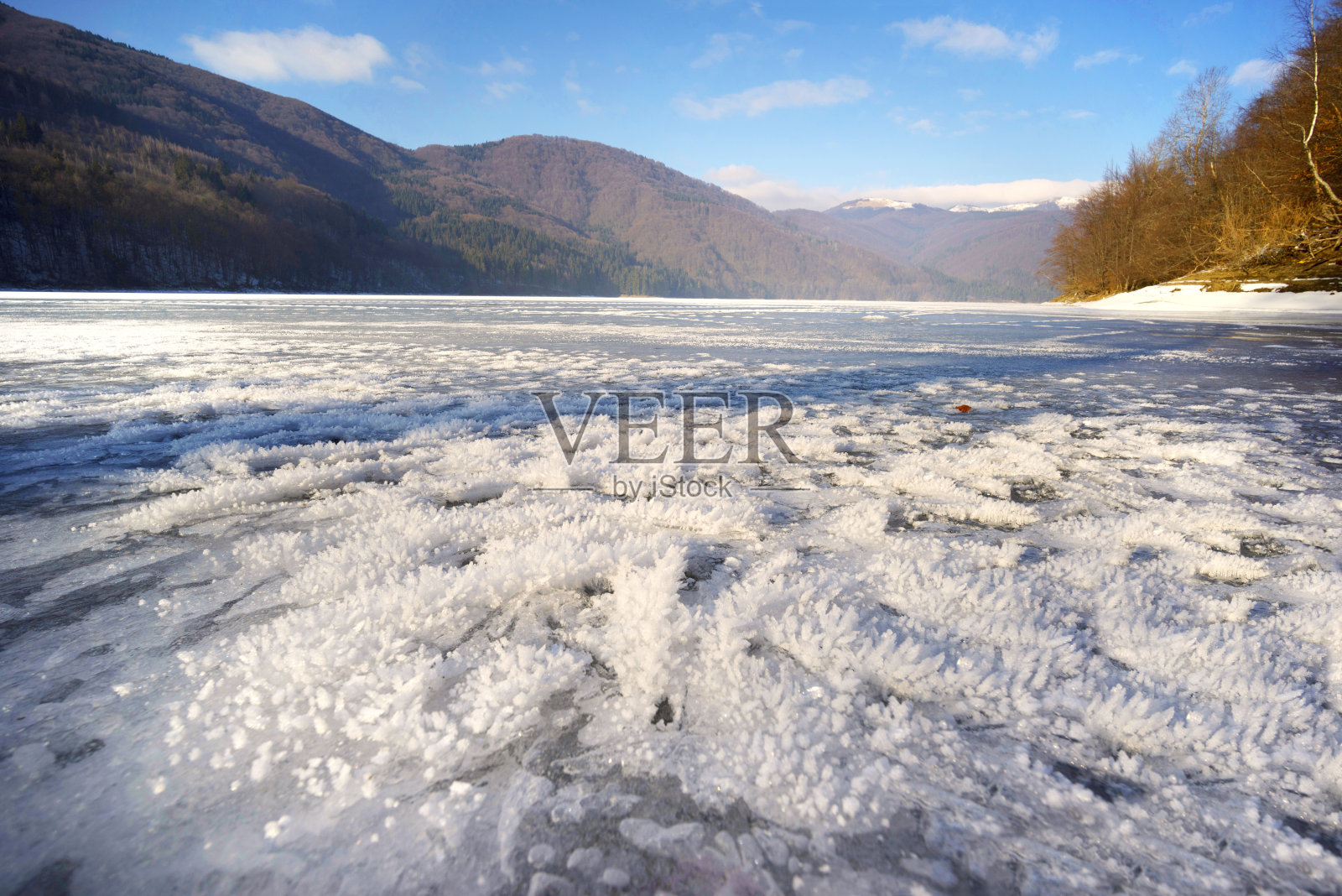 冻结的高山湖泊照片摄影图片
