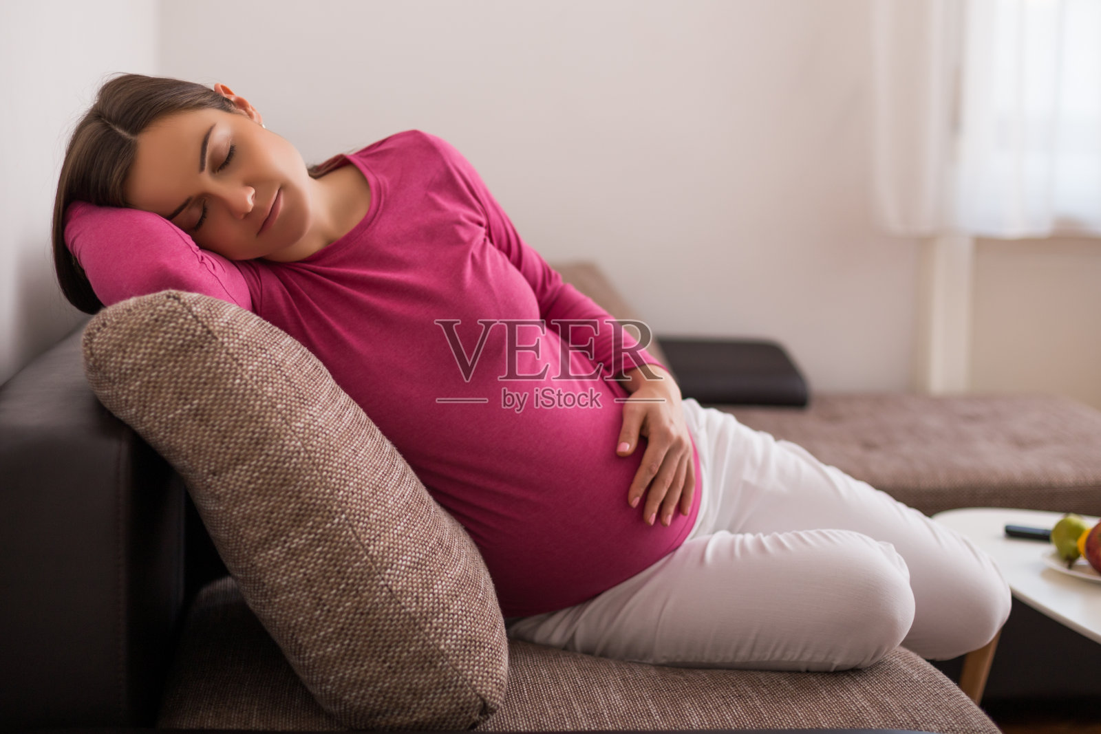 孕妇睡觉照片摄影图片