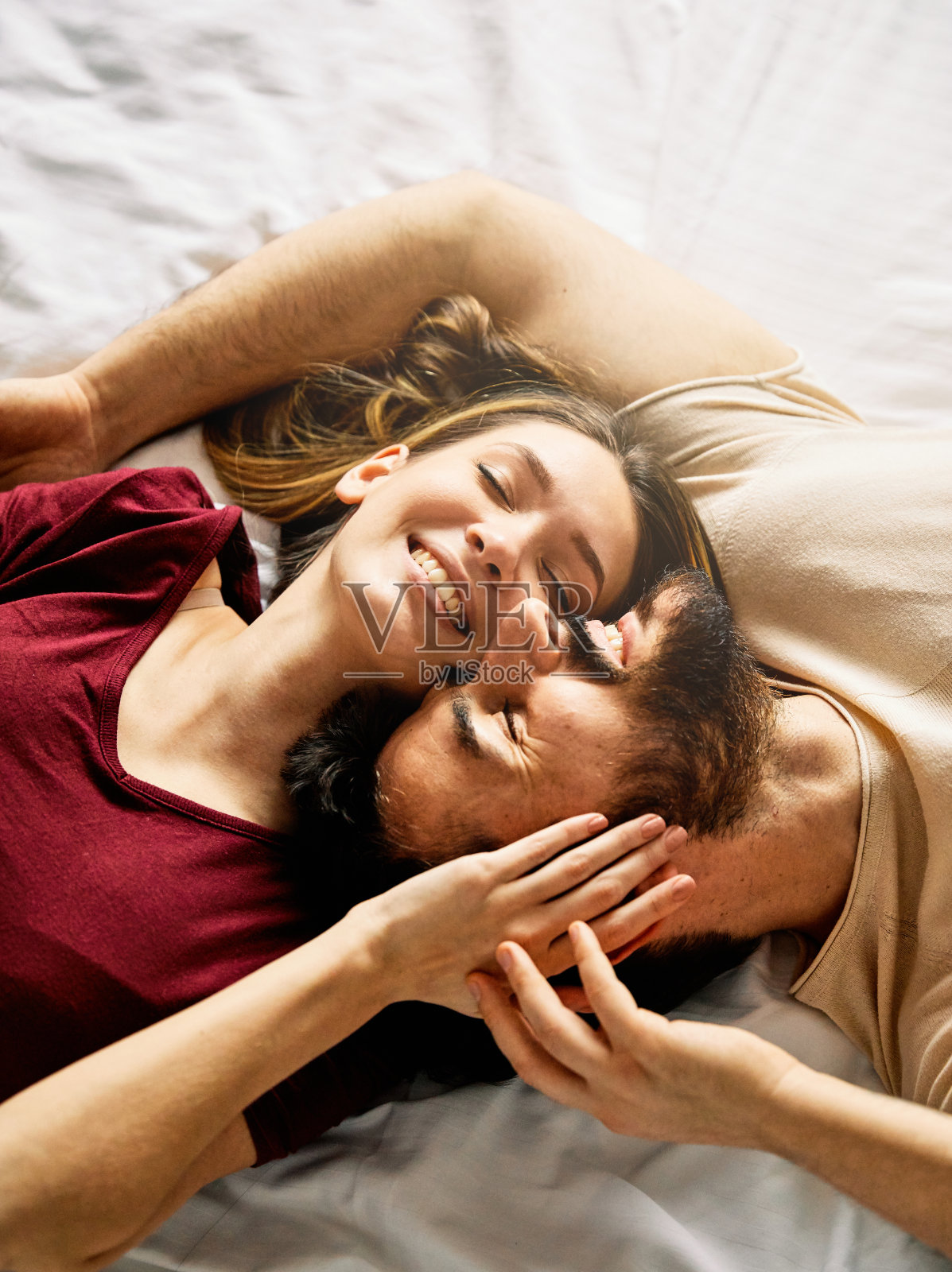 情侣爱卧室浪漫幸福的关系情人节照片摄影图片