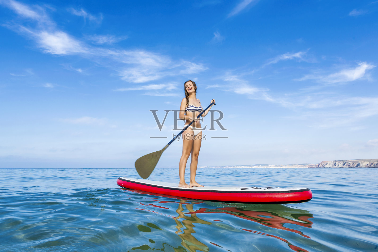 女人练习划船照片摄影图片