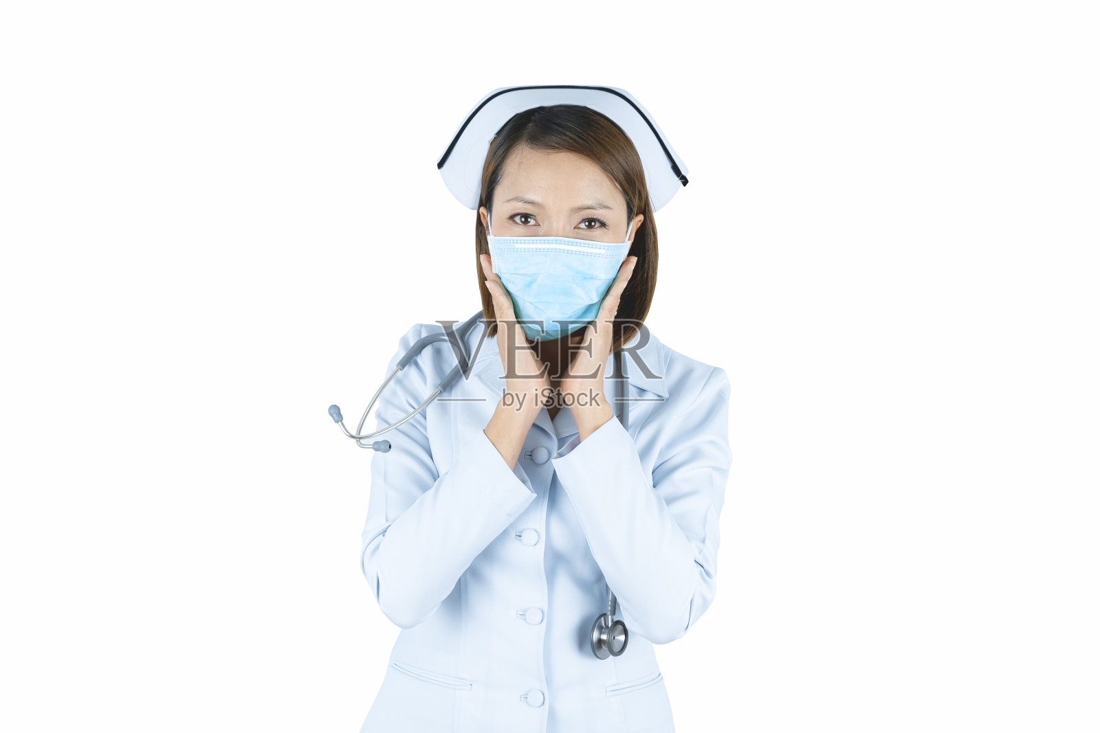 亚洲女医生或医院护士，穿着手术服，戴防护口罩以预防病毒感染。照片摄影图片
