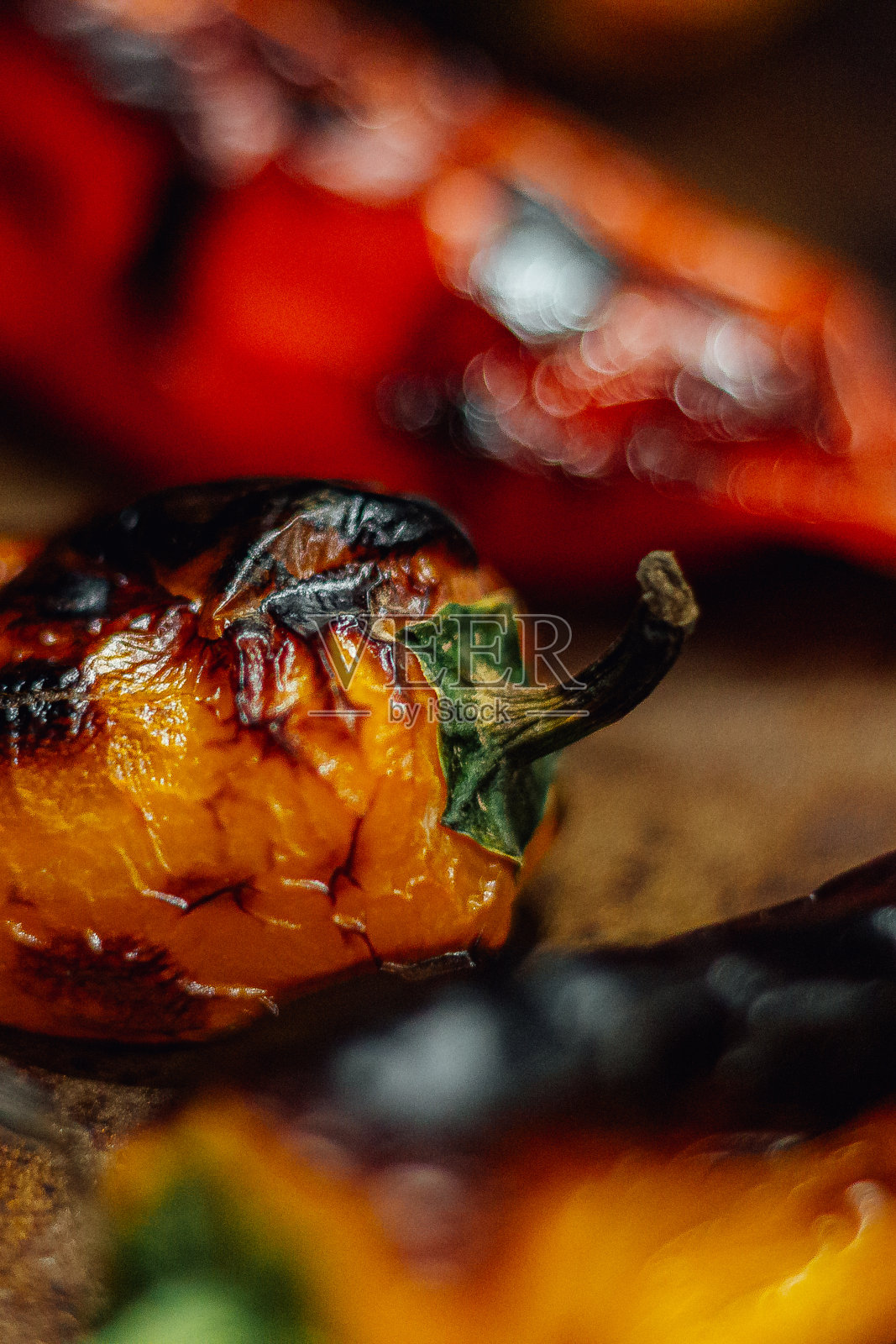 超近距离浅软焦拍摄美味的充满活力的彩色微型甜椒烤在烤箱中添加一些踢香料到美国饮食晚餐照片摄影图片