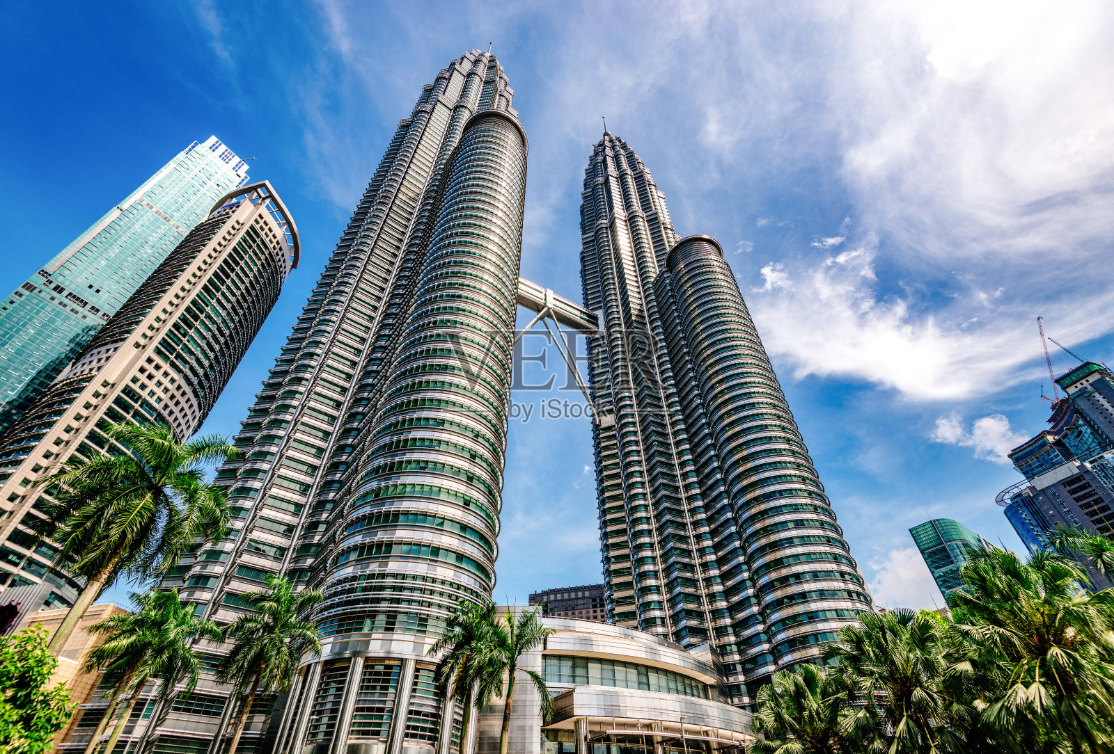 现代城市中的摩天大楼——吉隆坡的高楼大厦照片摄影图片