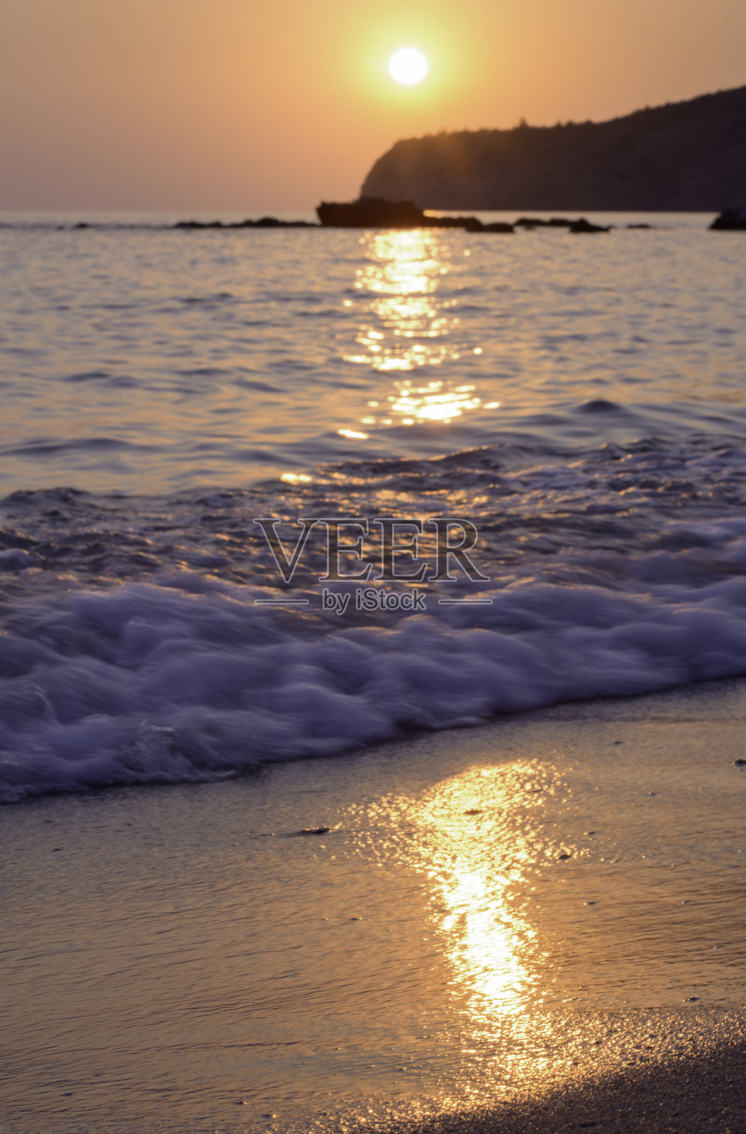日落时的海滩和大海照片摄影图片